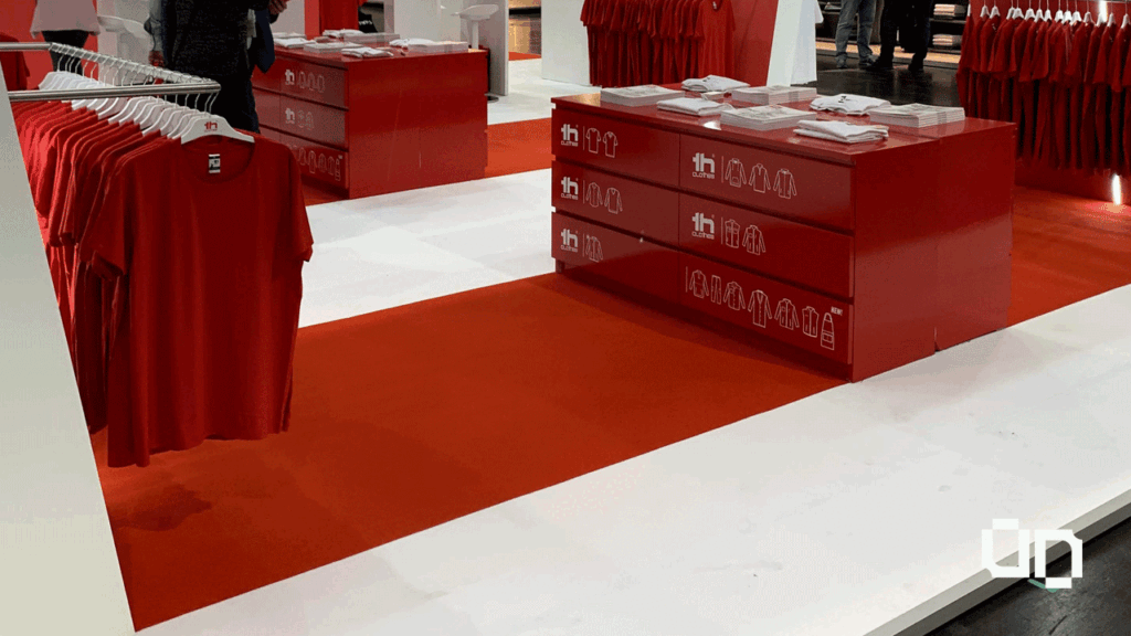 Stand para feira da TH Clothes desenvolvido pela UNDONE